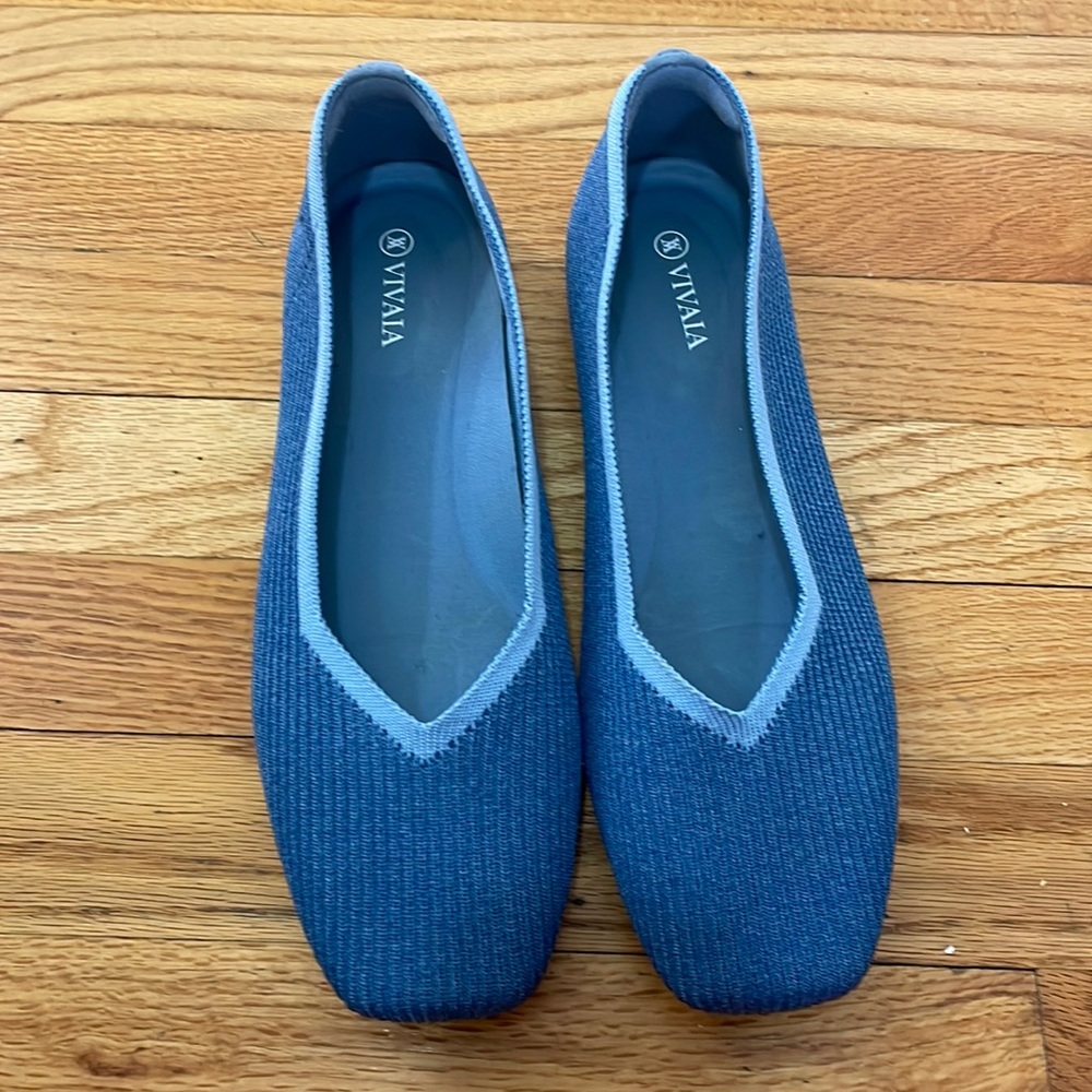 LIKE NEW Women’s Size 41 Vivaia Flats